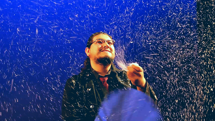 Snowstorm Deluxe (White) by Raul Brauer